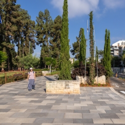 30/60 בגימור מסדרת אומבריאנו , גן הזיכרון כפר סבא