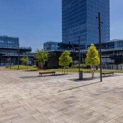 אריחים במידות 10/40 ו40/60 בגימור 'אומבריאנו' , BSR CITY בפתח תקווה , אדריכלי נוף צור נמל טורנר