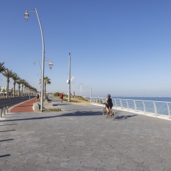 אבן פוליגונלית בגימור אומבריאנו , טיילת רפאל איתן , מקום אדריכלות נוף ותכנון עירוני