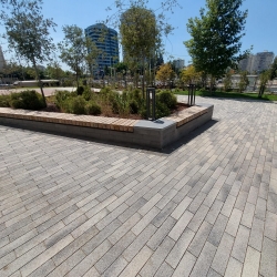 אבן הרובע בגימור אומבריאנו , פרויקט המגורים צמרות דן , גבעת שמואל, יזמים חן ואיתי גינדי , תכנון אדריכלי יובל כהן  