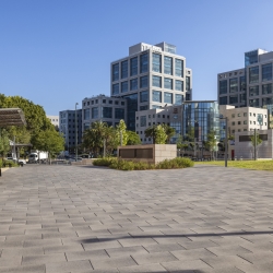 ריצוף מסדרת אומבריאנו,  חניון הברזל  תל אביב , שריג וקסמן אדריכלי נוף 